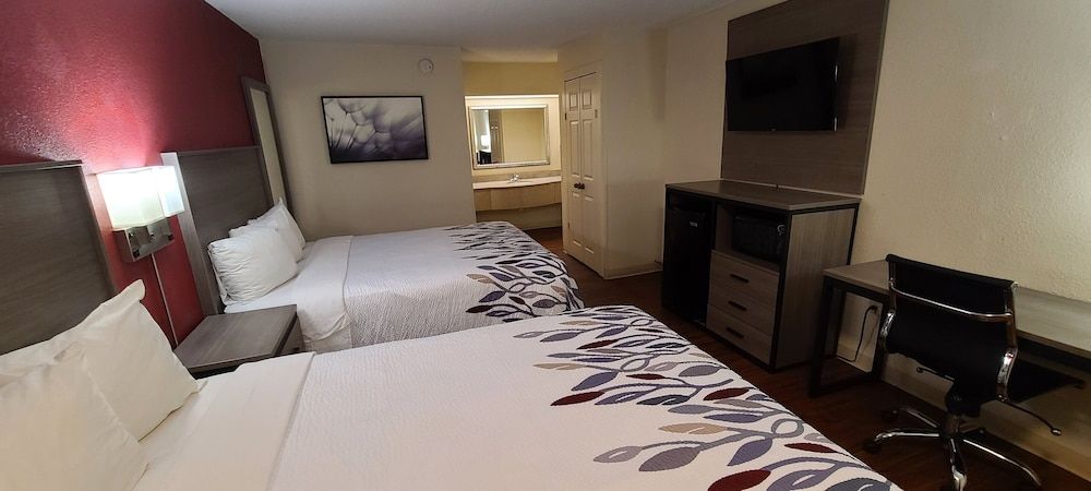 Red Roof Inn & Suites Cornelius – Lake Norman Deluxe Room, 2 Queen Beds, Non Smoking 2
