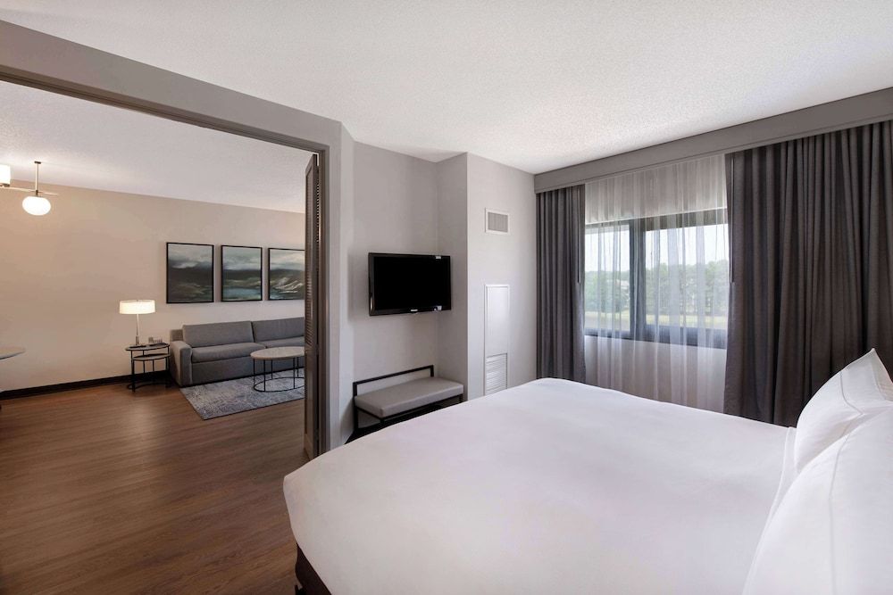 undefined DoubleTree Suites by Hilton Raleigh - Durham 7