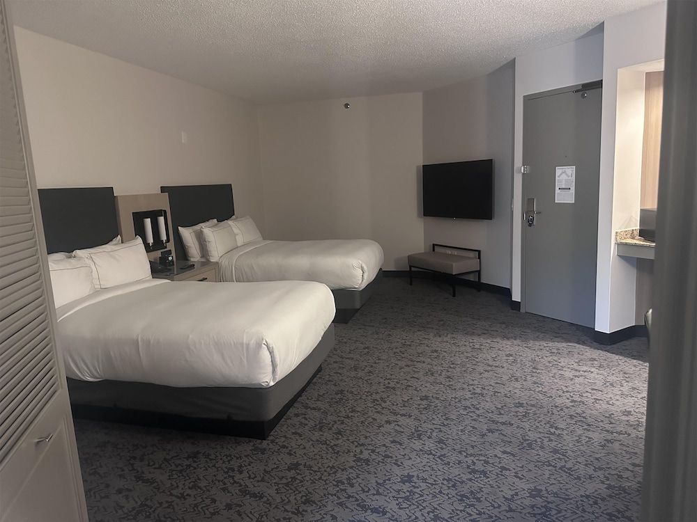 undefined DoubleTree Suites by Hilton Raleigh - Durham 8