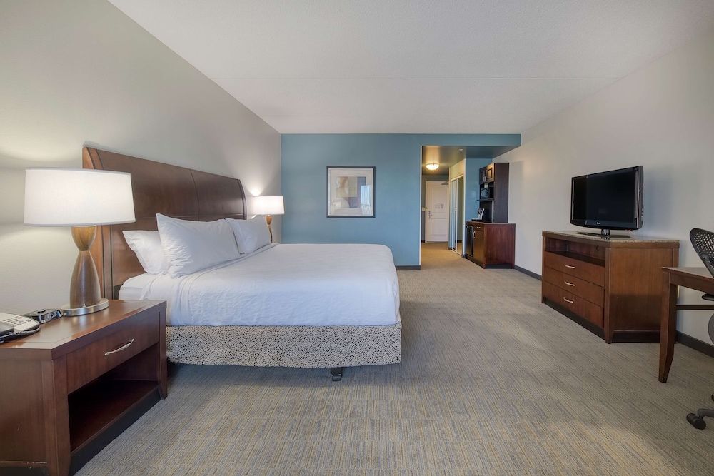 One King Bed, Non-Smoking, Accessible