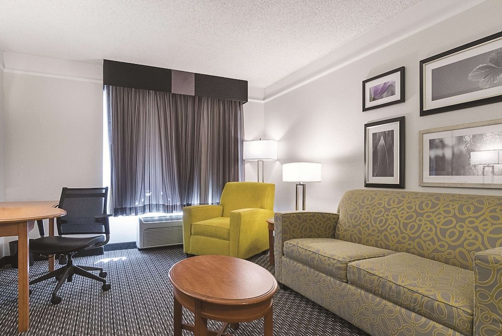 undefined La Quinta Inn & Suites by Wyndham Univ Area Chapel Hill 5