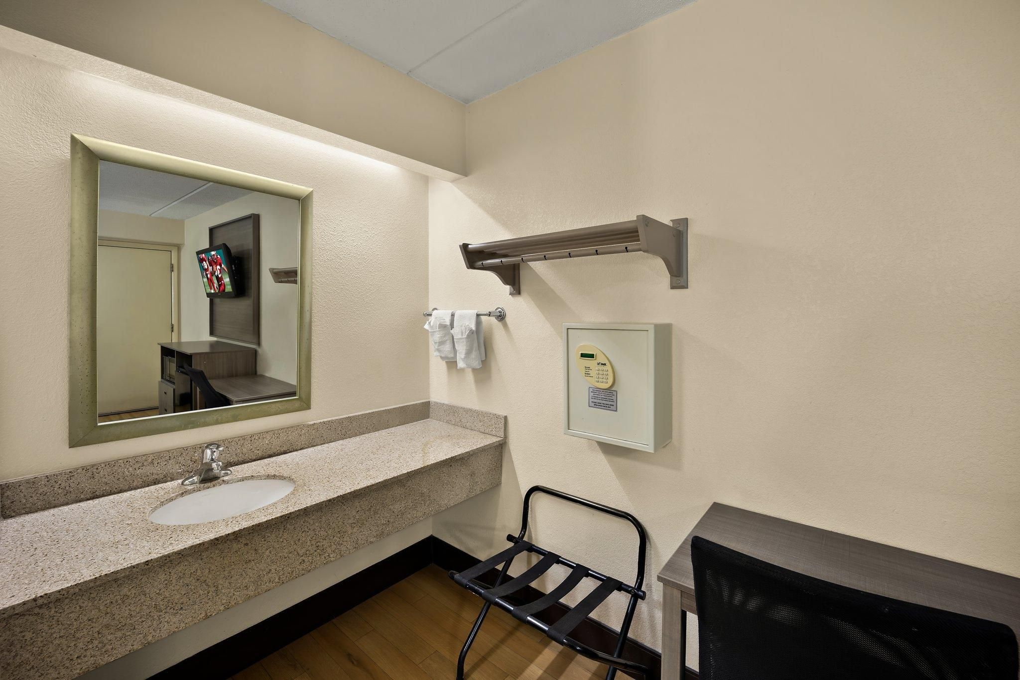 Superior King Smoke Free