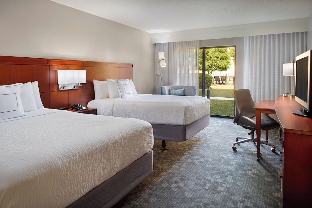 Room, 2 Queen Beds, Non Smoking (Mobility Accessible, Tub)