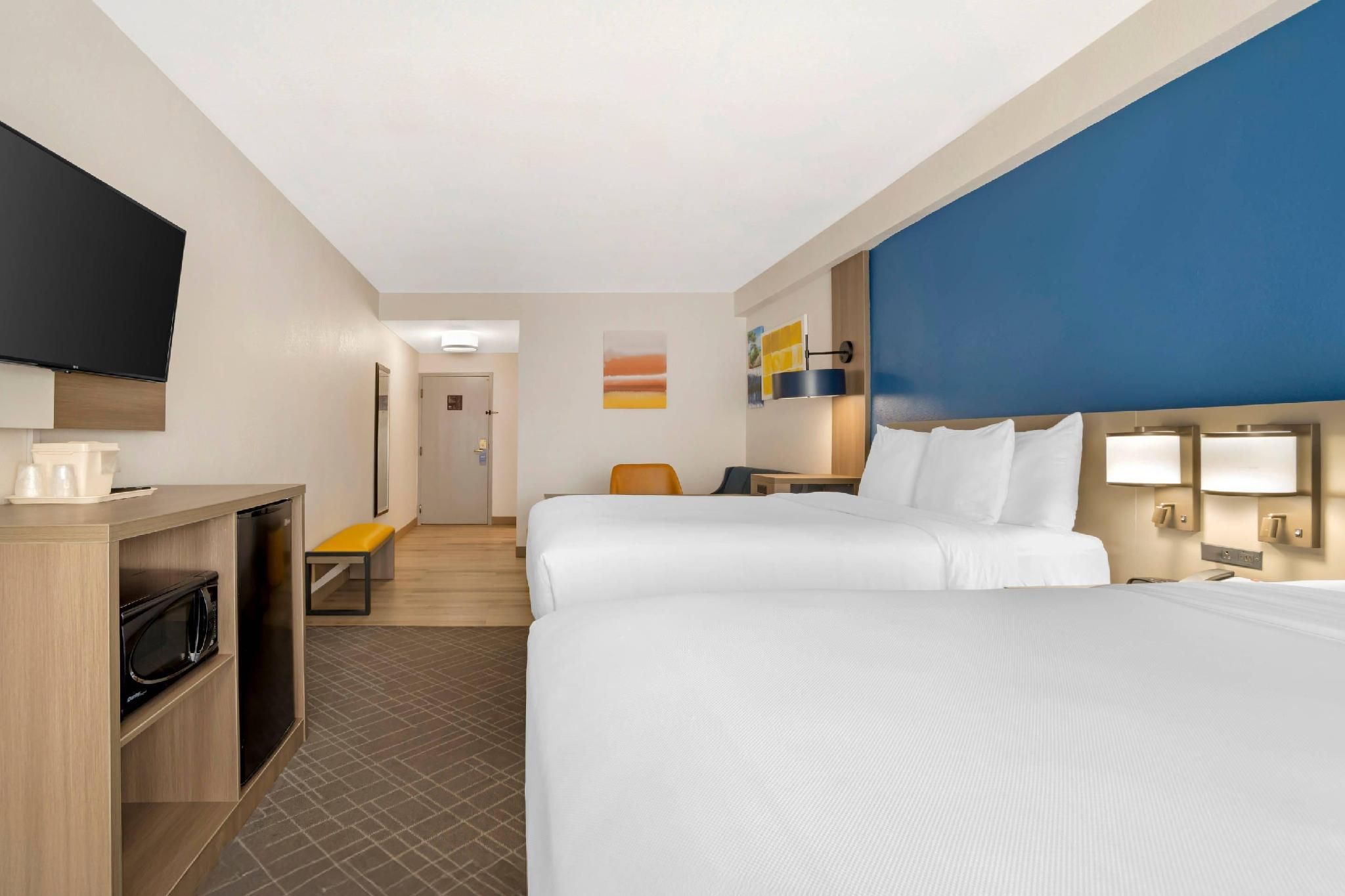 2 Queen Beds, Suite, Nonsmoking, Upgrade