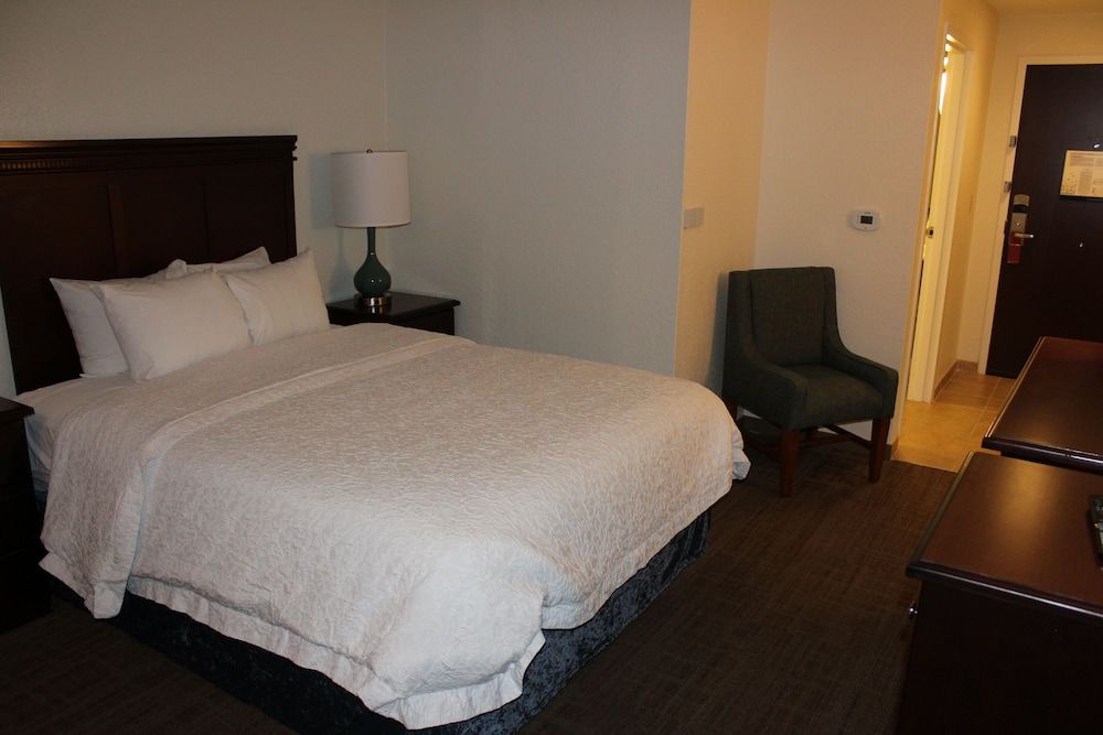 Room, 1 Queen Bed, Accessible, Bathtub