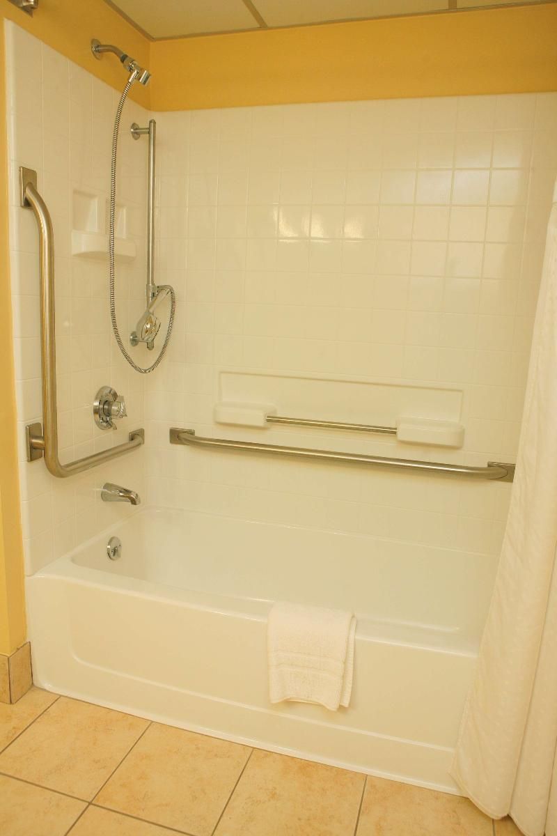 Best Western Plus Goldsboro Accessibility - 2 Queen, Bathtub, Nonsmoking 2