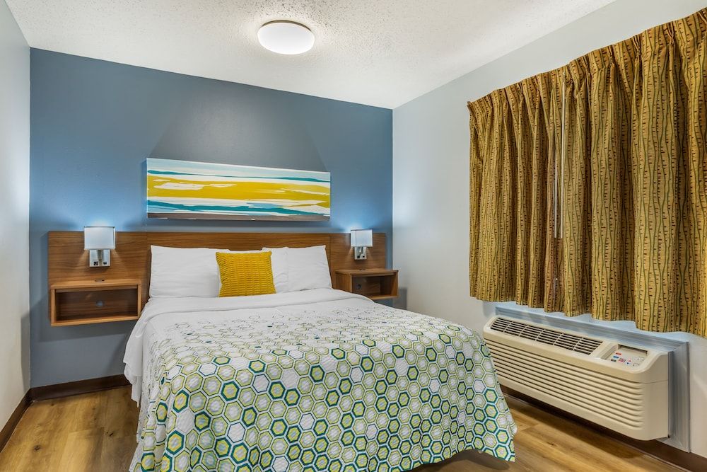 Suite, 1 Queen Bed with Sofa bed, Non Smoking
