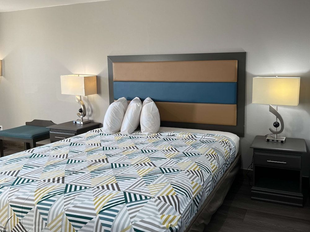 Deluxe Room, 1 King Bed, Smoking, Refrigerator & Microwave