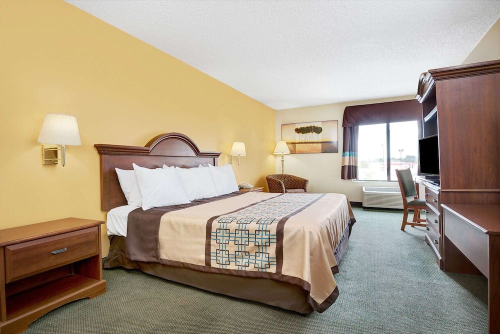 Standard Room, 1 King Bed