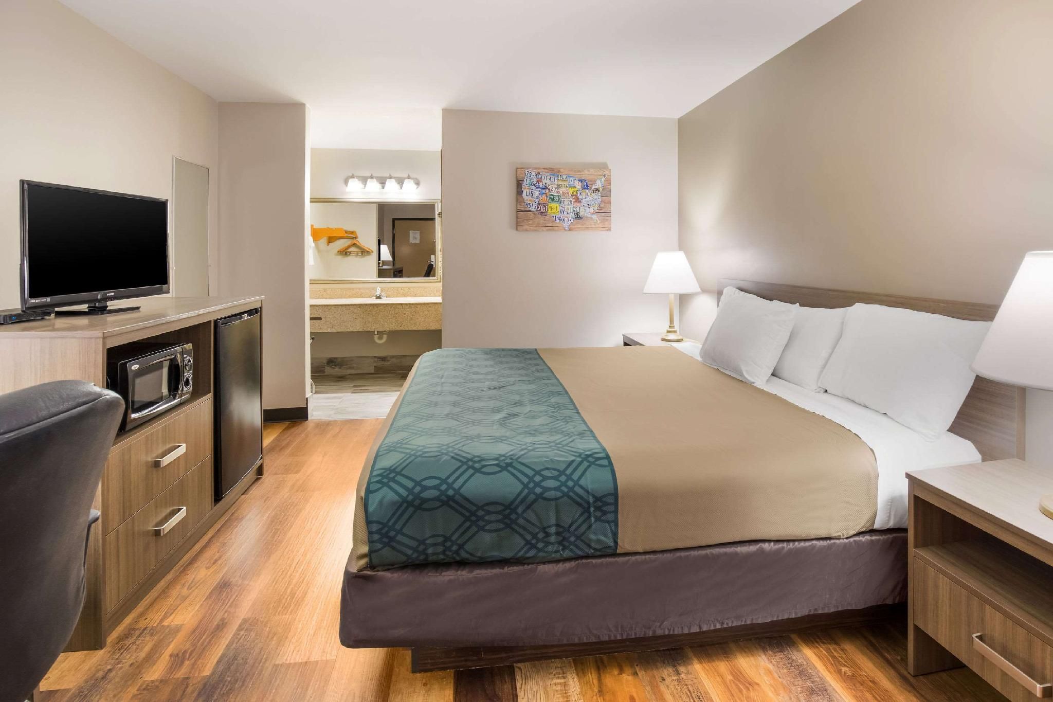 1 King Bed, Smoking