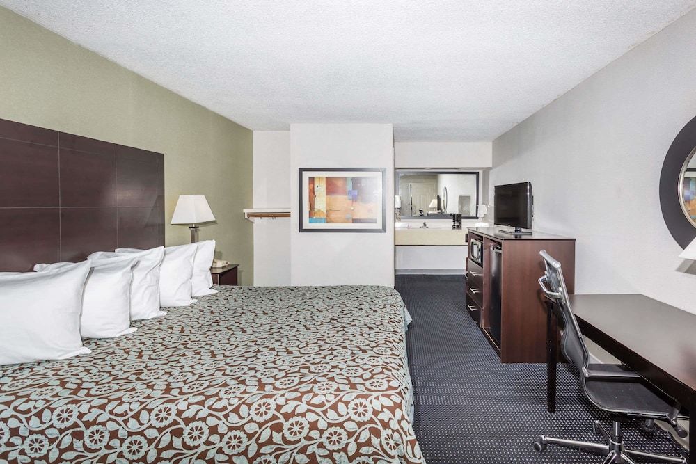 Standard Room, 1 King Bed