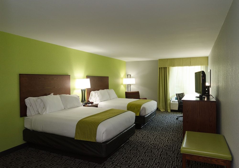 Standard Room, 2 Queen Beds (Walk-In Shower)