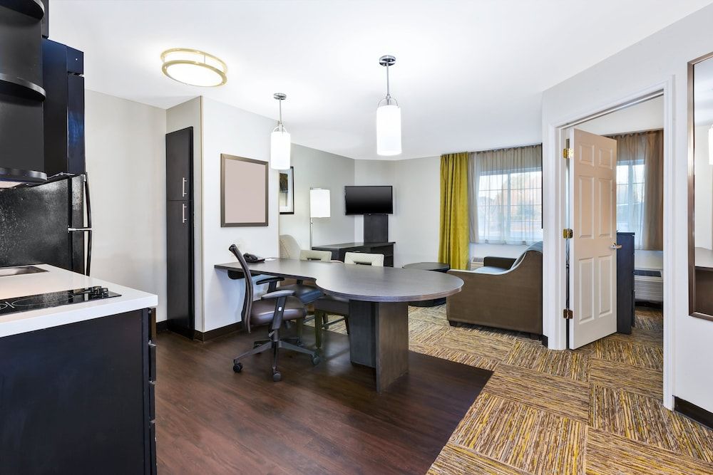 Suite, 1 Queen Bed, Accessible (Mobility Accessible)