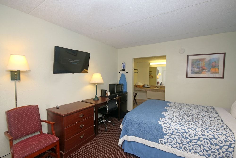 Standard Room, 1 Queen Bed, Non Smoking