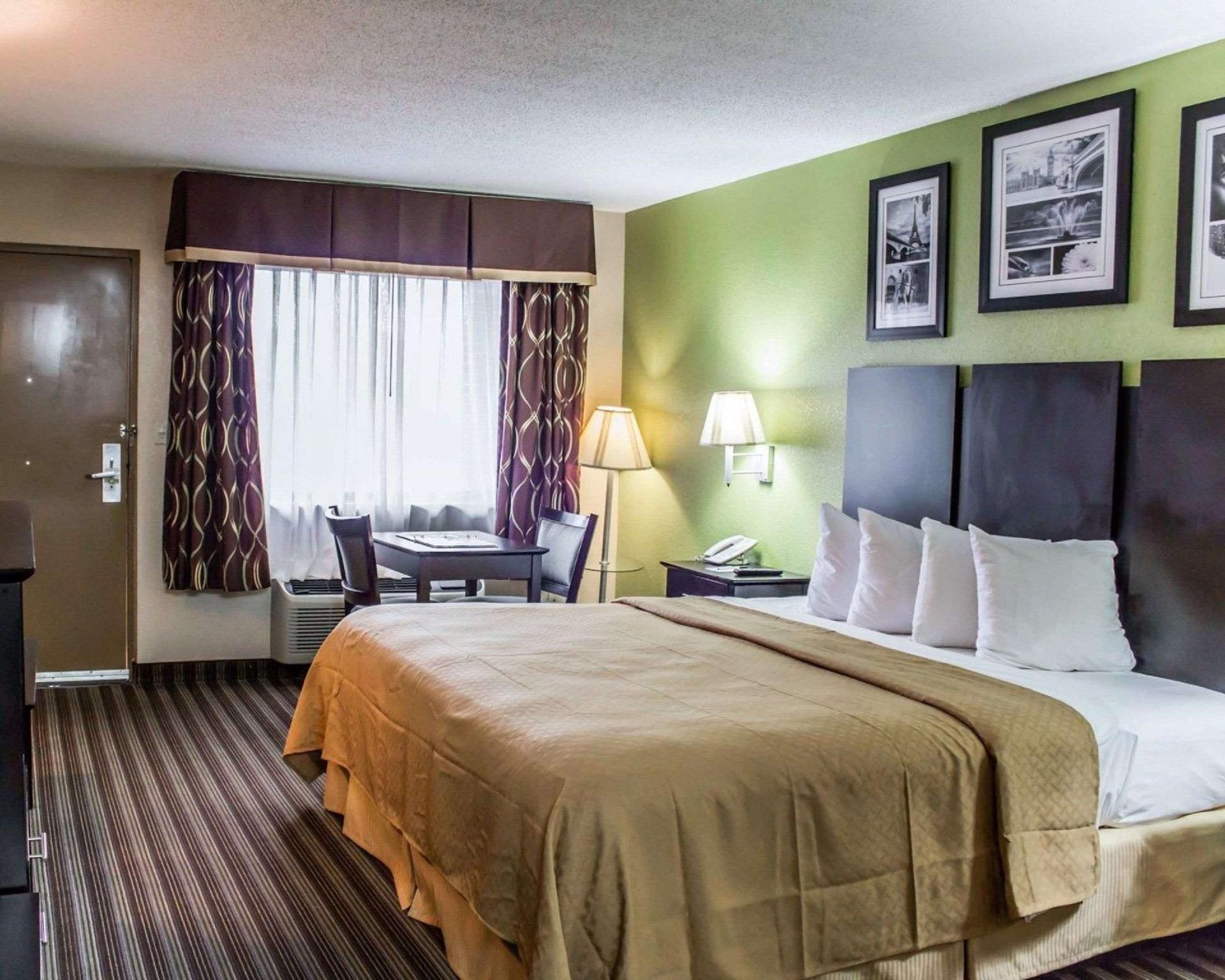 Upper Floor Room with 1 King Bed - No Smoking
