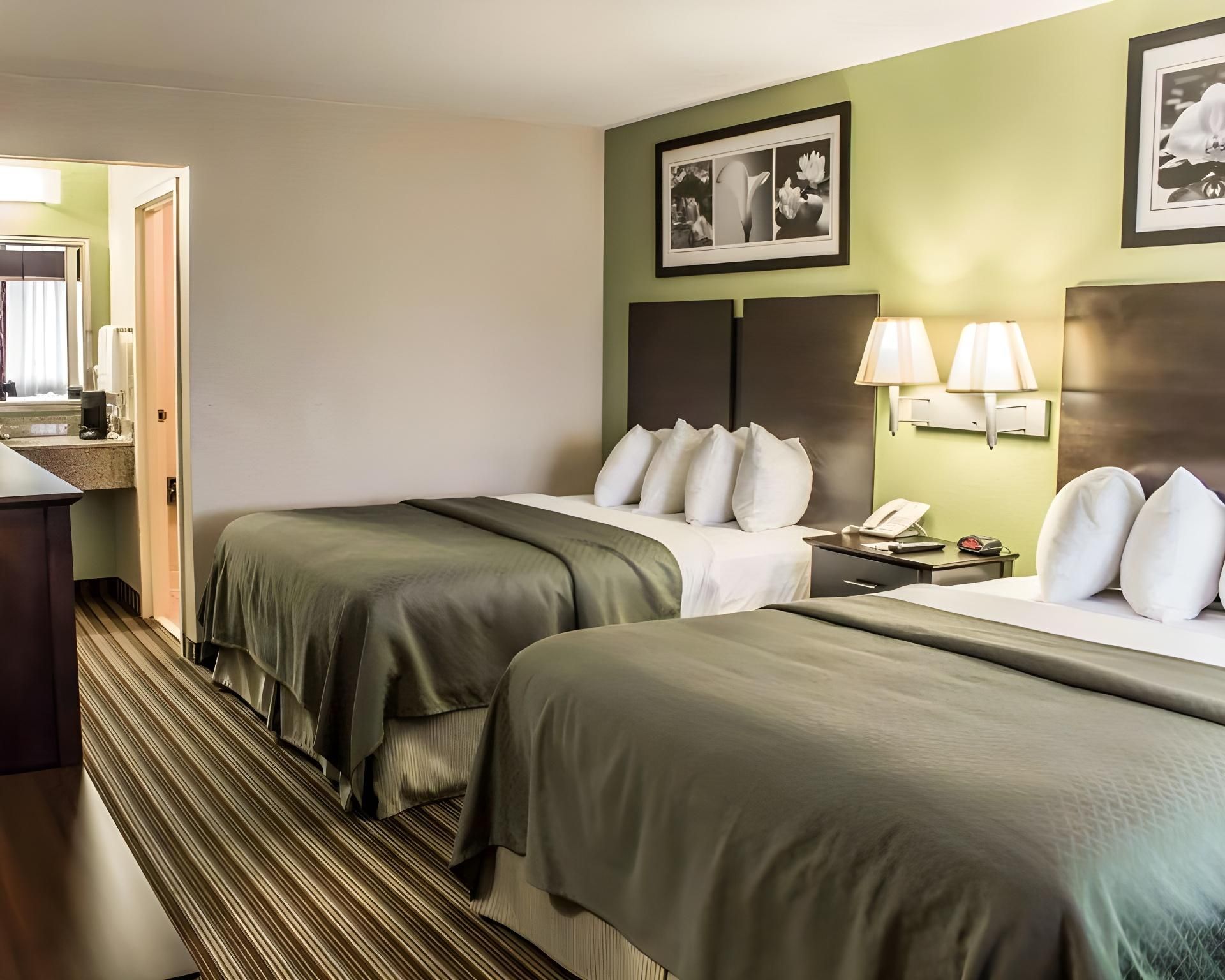 2 Queen Beds, Nonsmoking, Accessible