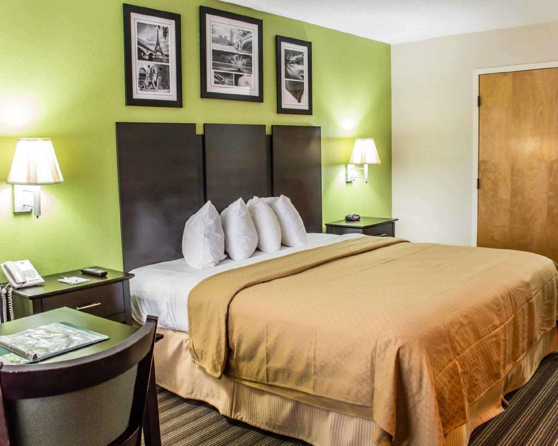 Upper Floor Room with 1 King Bed - No Smoking