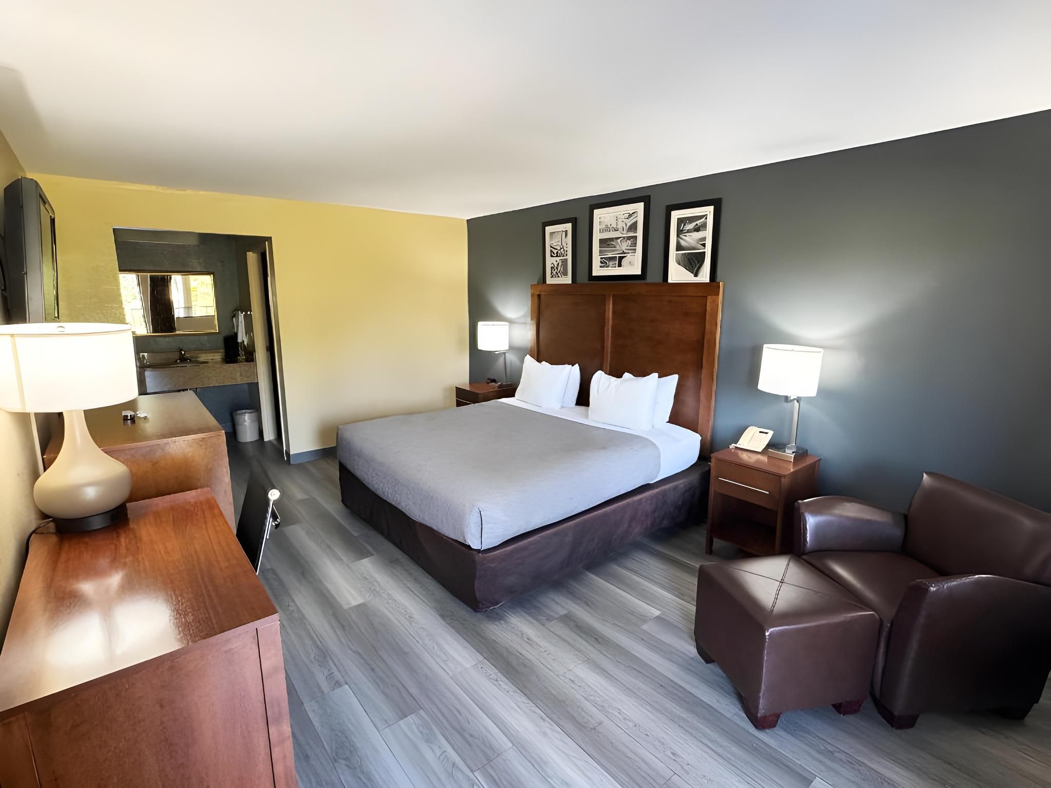 1 King Bed, No Smoking
