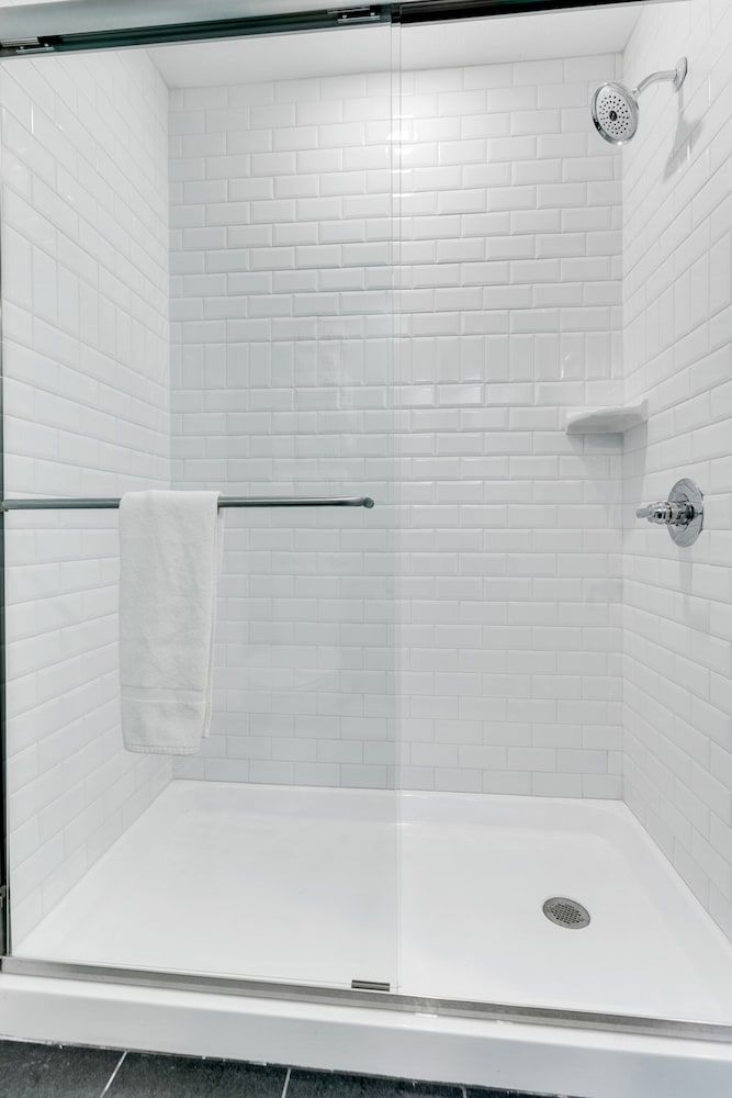 John Yancey Oceanfront Inn Standard Room, 2 Queen Beds 3