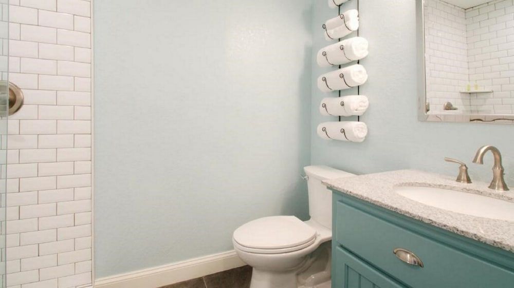 John Yancey Oceanfront Inn Deluxe Room, 1 King Bed, Balcony, Partial Ocean View 7