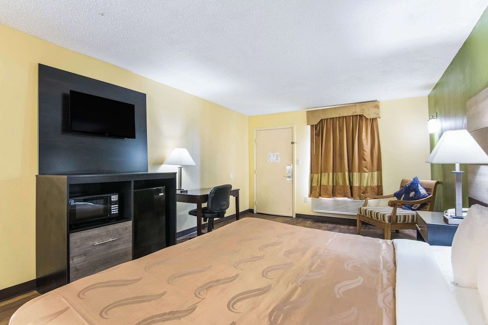 Standard Room, 1 King Bed, Smoking