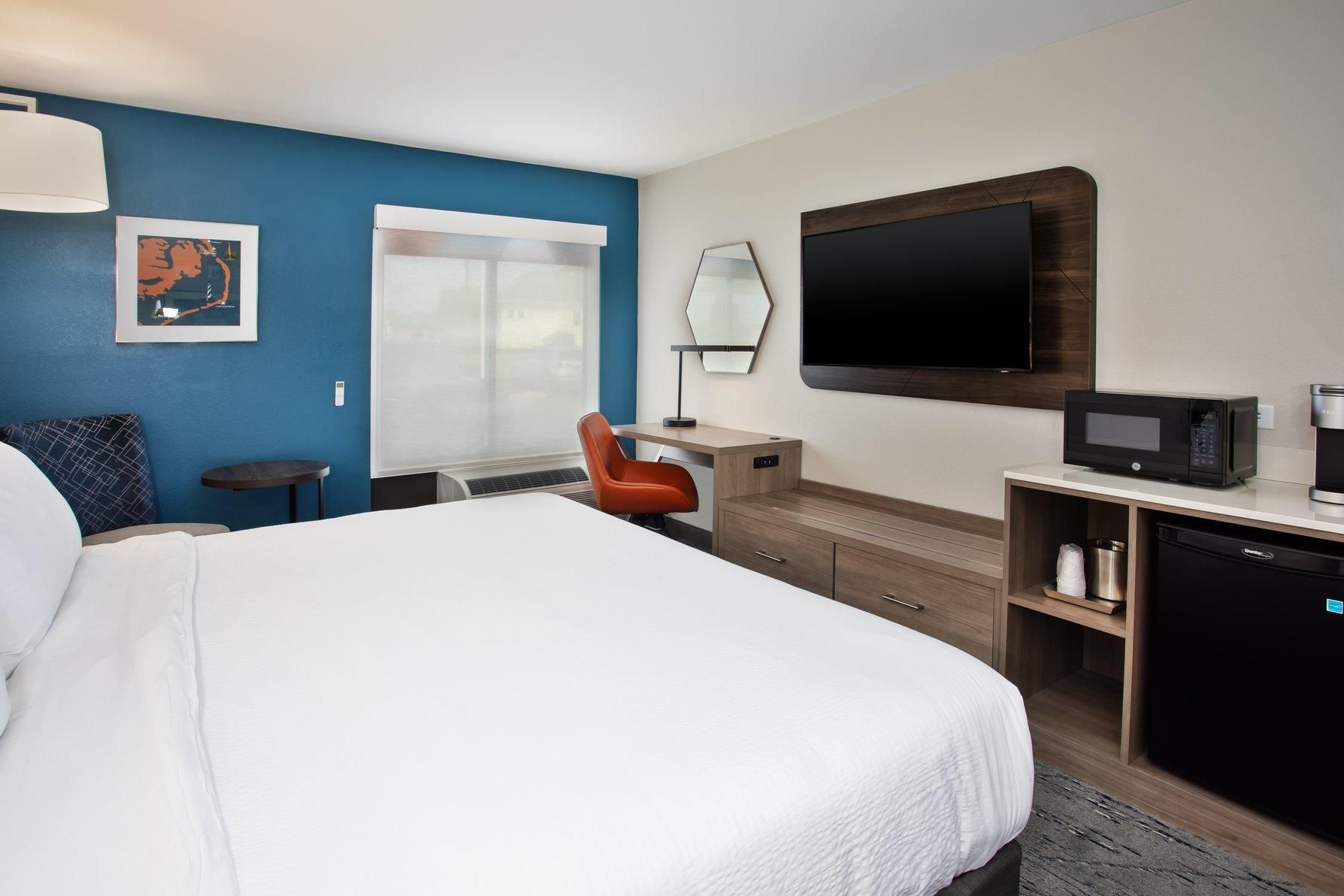 1 King Standard Communications Mobility Accessible