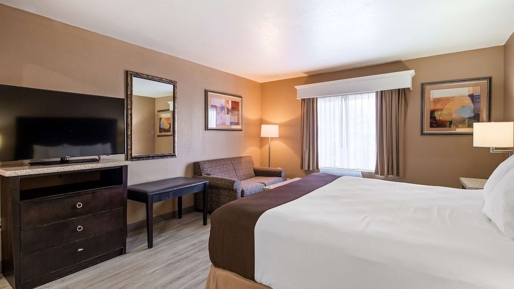 Best Western Lumberton Suite, 1 King Bed, Non Smoking, Refrigerator & Microwave