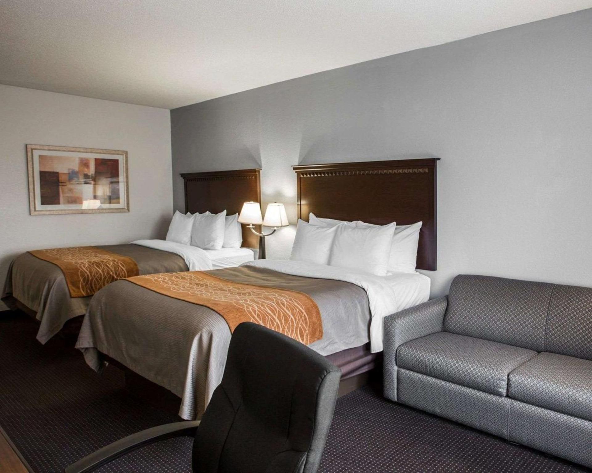 2 Queen Beds, Suite, Nonsmoking
