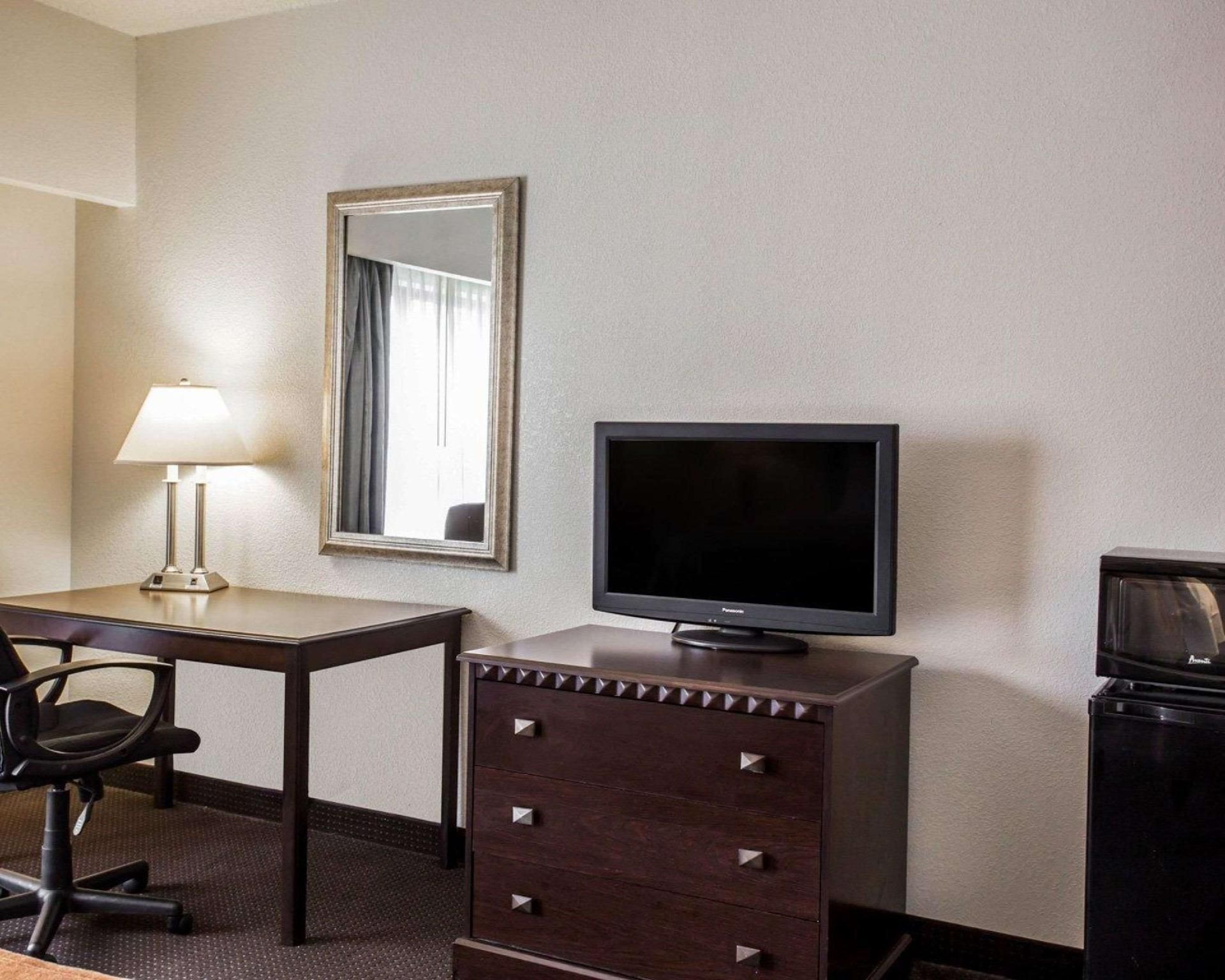 1 King Bed, Nonsmoking, Accessible