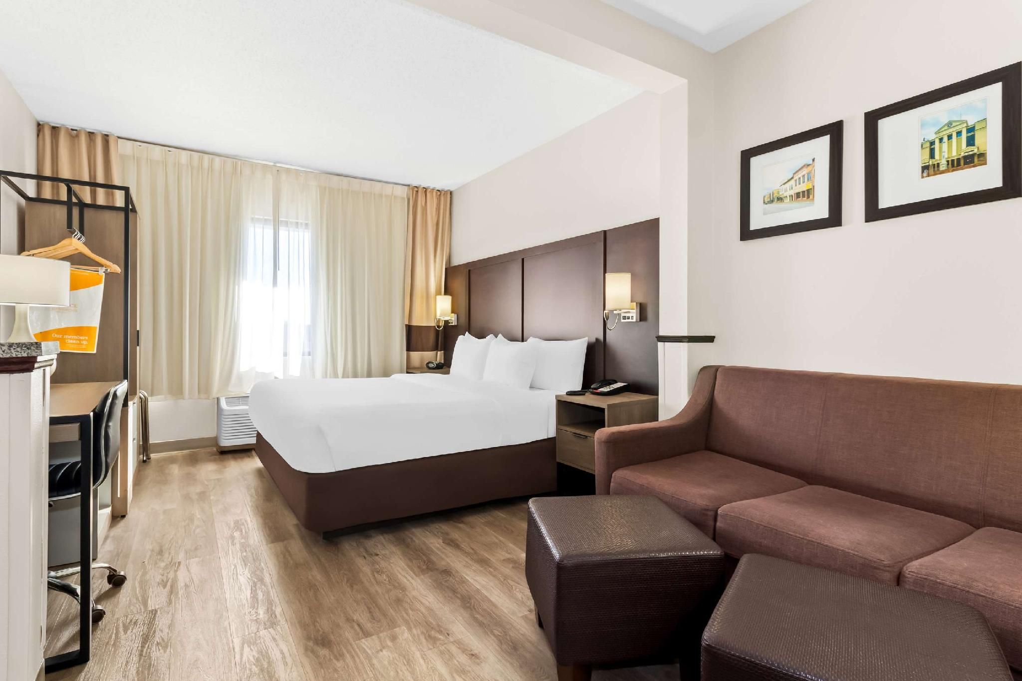 1 King Bed, Suite, Nonsmoking