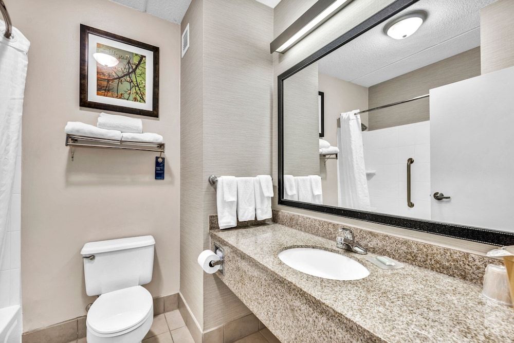 Room, 2 Queen Beds (Mobility Accessible, Tub)