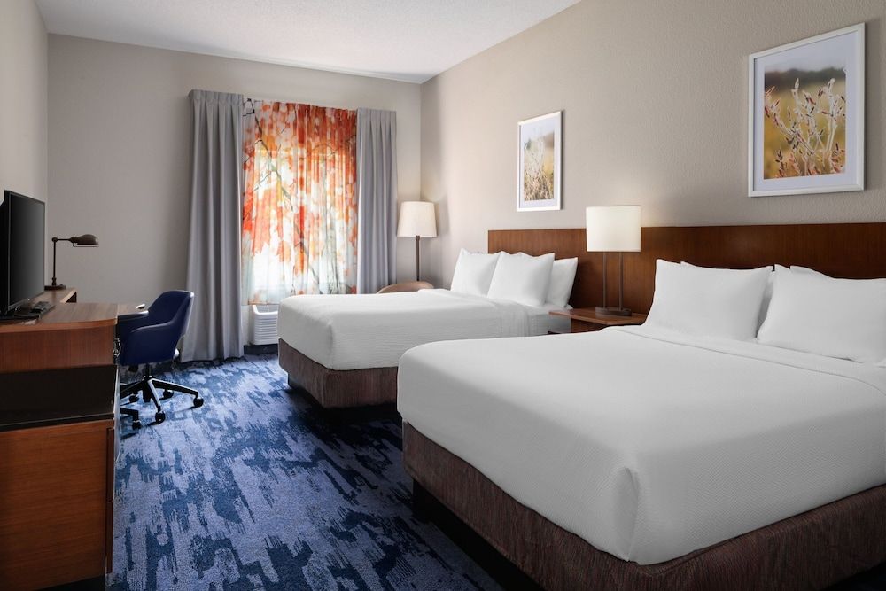 Room, 2 Queen Beds (Mobility Accessible, Tub)