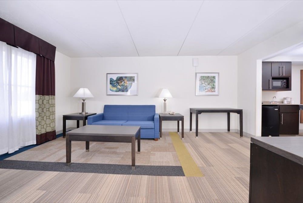 Suite, 1 King Bed with Sofa bed, Accessible (Comm, Mobil, Accessible Tub)
