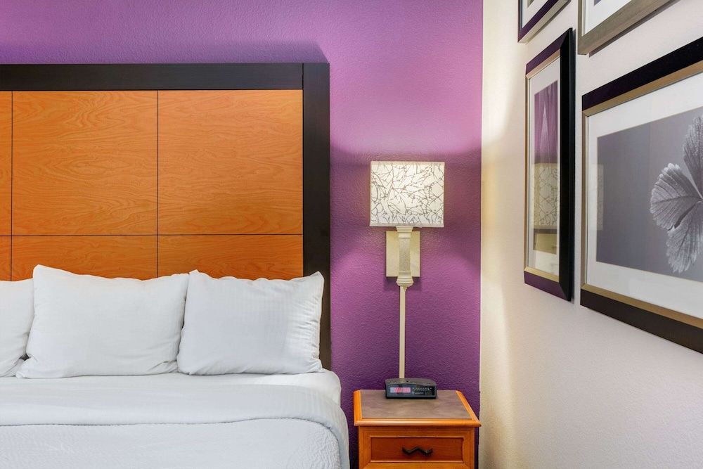 Suite, 1 King Bed, Non Smoking