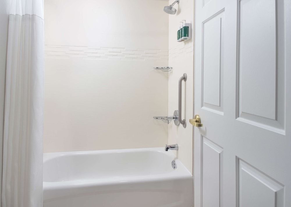Suite, 1 Queen Bed with Sofa bed, Accessible (Mobility Tub One Bedroom)