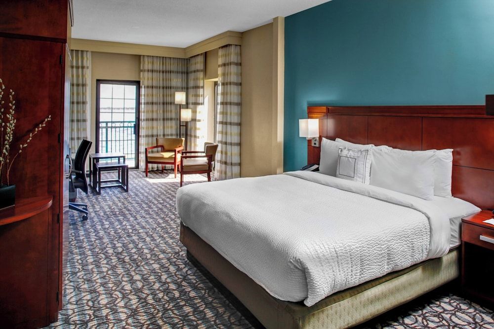 Room, 1 King Bed with Sofa bed, River View (Hearing Accessible)
