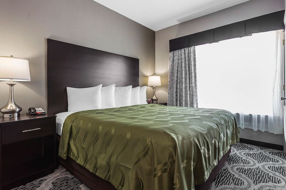 Suite, 1 King Bed, Accessible, Non Smoking
