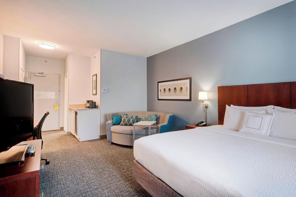 Room, 1 King Bed with Sofa bed, Non Smoking
