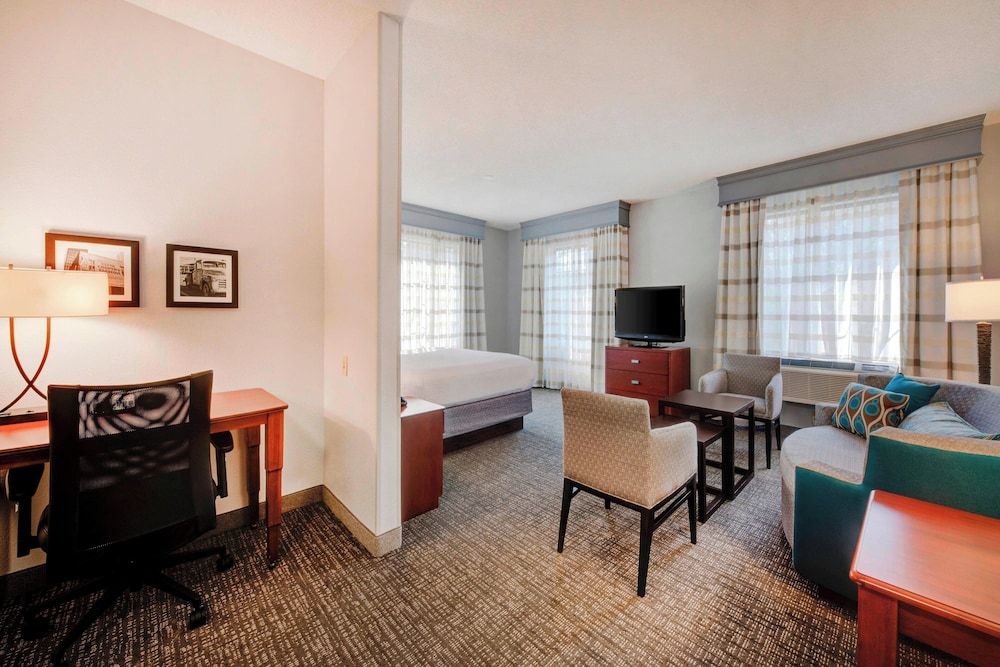 Executive Suite, 1 King Bed with Sofa bed, Non Smoking