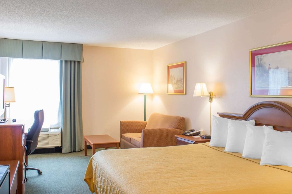 Standard Room, 1 King Bed, Accessible, Non Smoking
