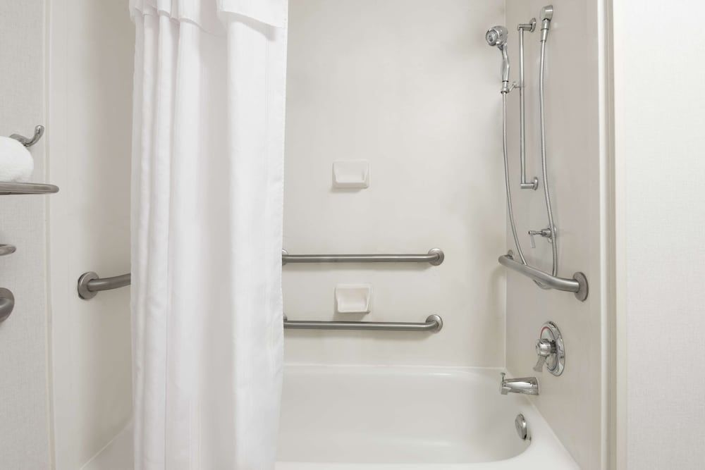 Suite, 1 King Bed, Accessible, Bathtub (Mobility & Hearing)