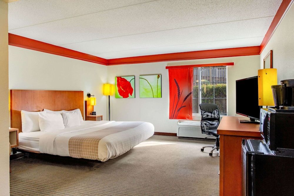 Deluxe Room, 1 King Bed, Non Smoking