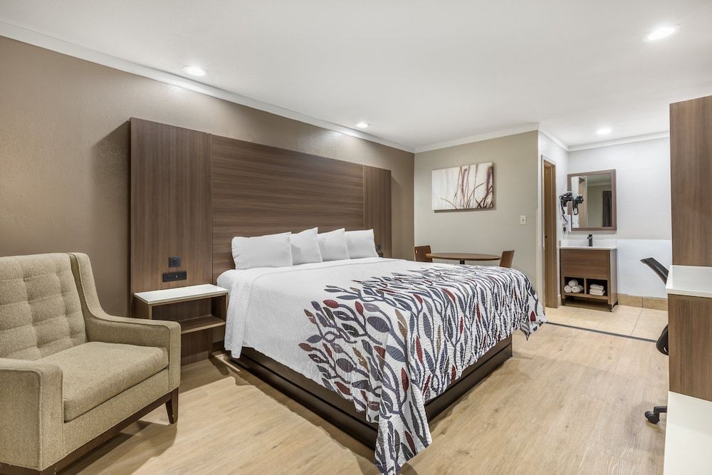 Deluxe Room, 1 King Bed, Smoking, Kitchen