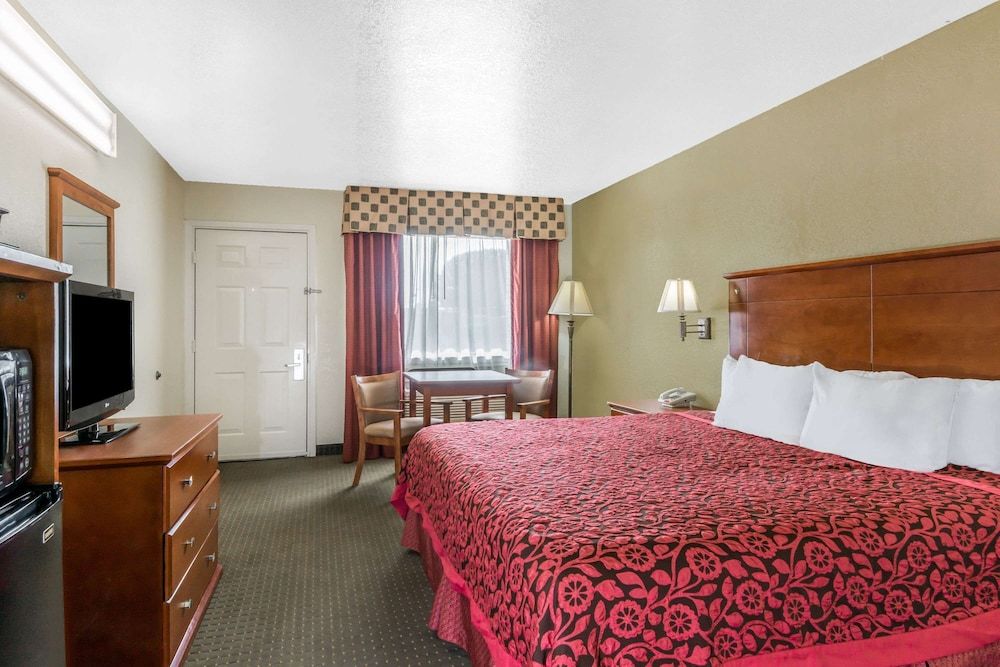 Business Room, 1 King Bed, Non Smoking
