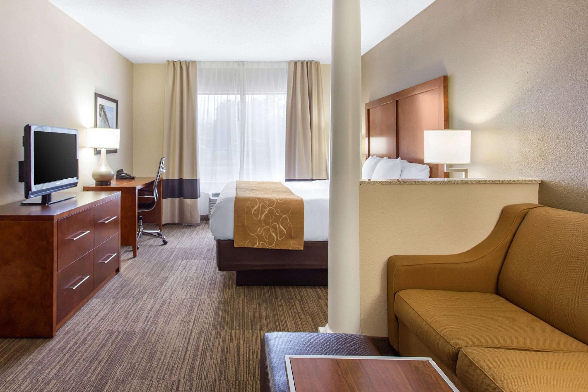 1 King Bed, Suite, Nonsmoking