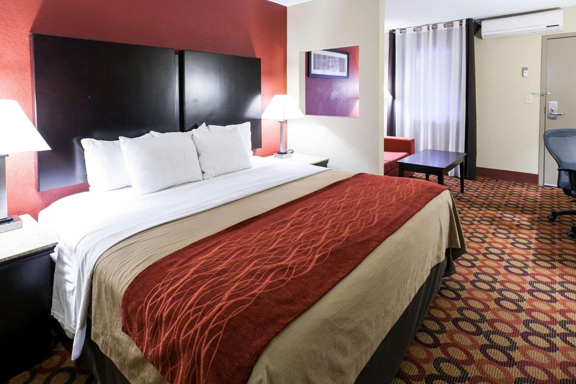 1 King Bed, Suite, Nonsmoking, Accessible