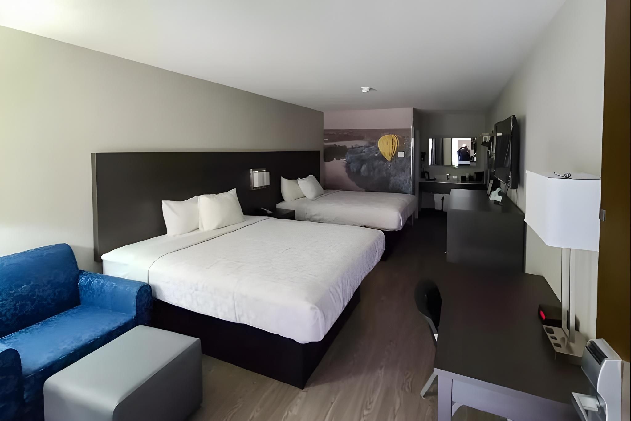 2 Queen Beds, Suite, Nonsmoking
