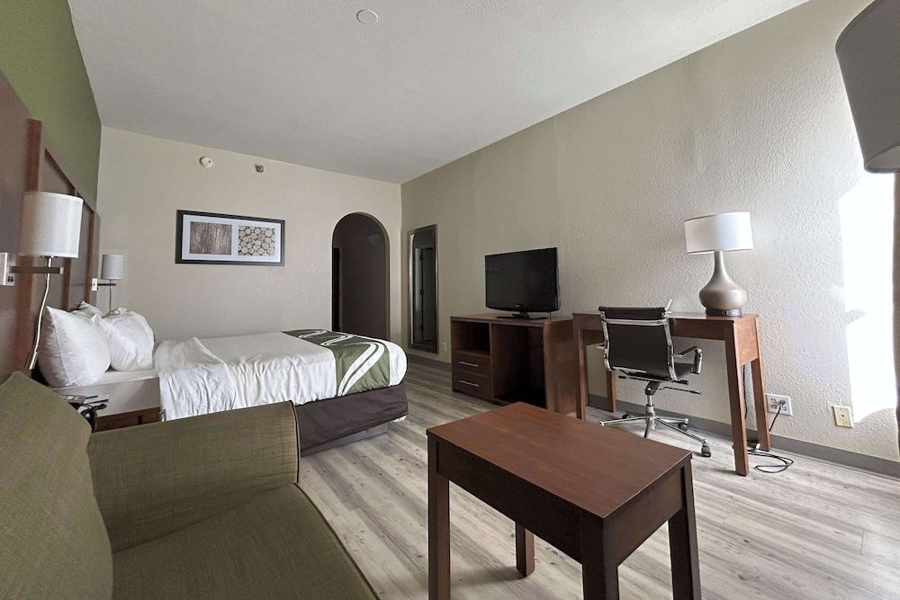 Room, 1 King Bed, Accessible, Smoking