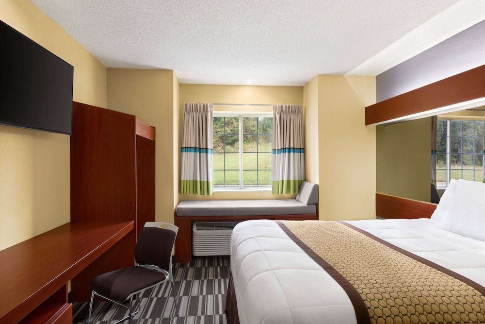 Standard Room, 1 Queen Bed