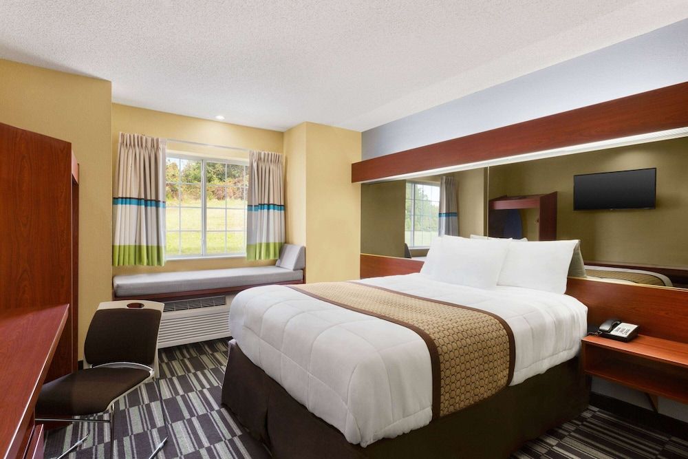 Standard Room, 1 Queen Bed, Accessible